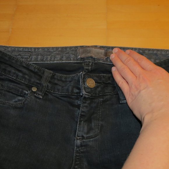 PAIGE black denim low rise bootcut jeans 26 - Picture 3 of 6